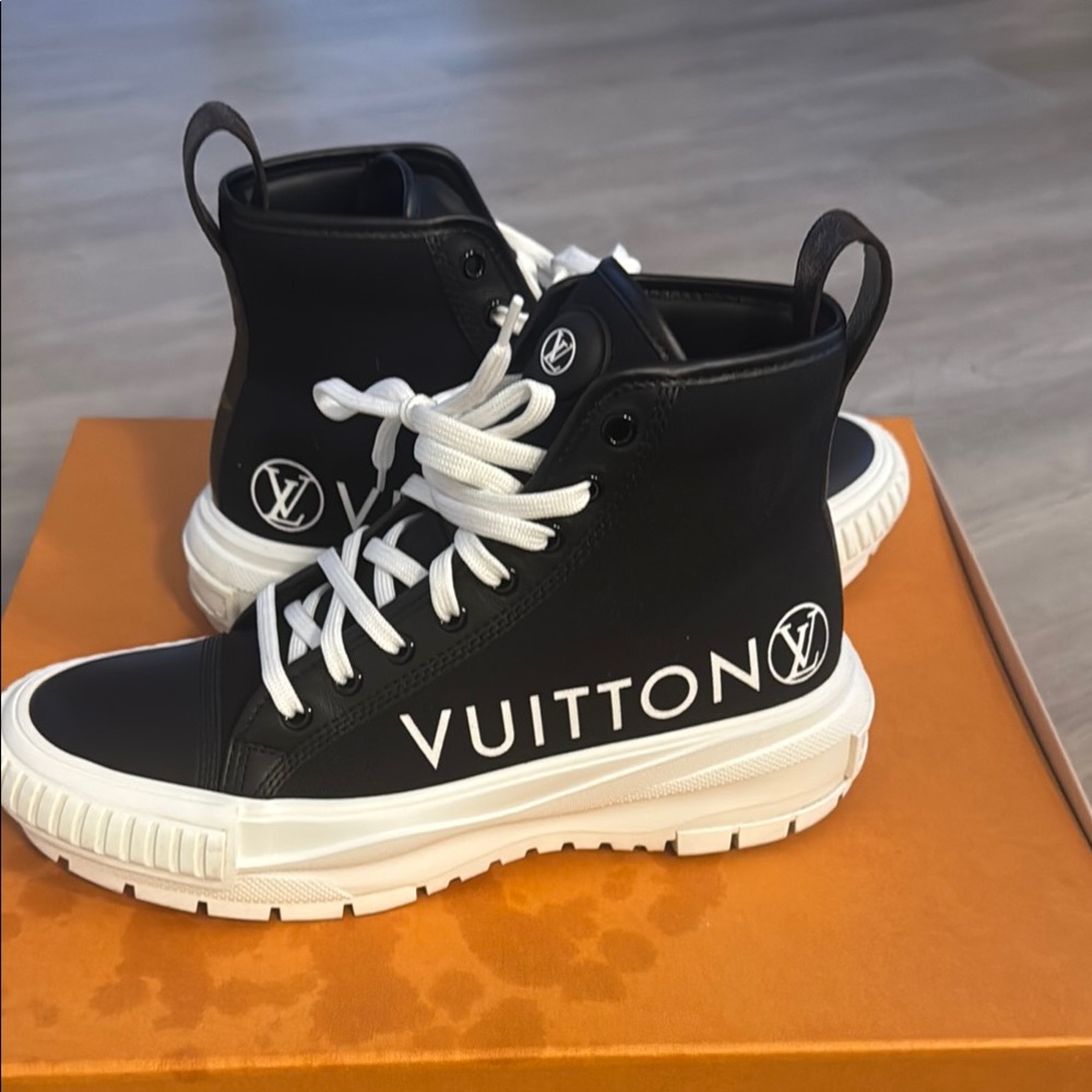 Louis Vuitton Black and White Sneakers - Picture 2 of 8